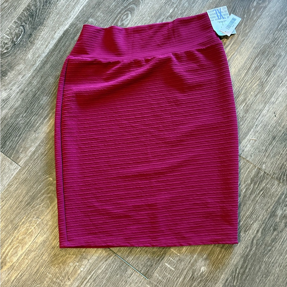 Lularoe Cassie skirt new with tag solid berry color xl